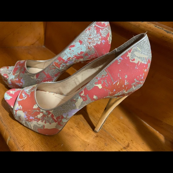 Woman’s Boutique 9 Shoes, Size 6 - Picture 2 of 5